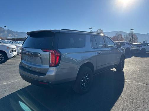 2023 GMC Yukon XL 4WD AT4