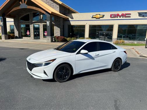 2022 Hyundai ELANTRA SEL
