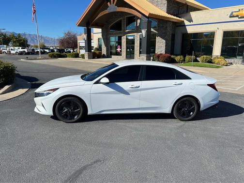 2022 Hyundai ELANTRA SEL