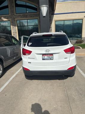 Winter White Solid 2015 Hyundai TUCSON SE