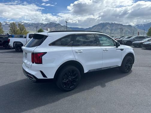 Glacial White Pearl 2022 Kia Sorento SX