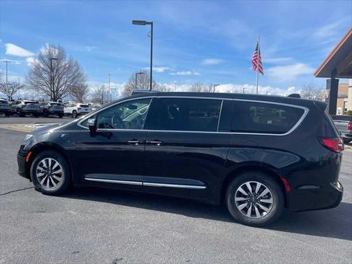 2023 Chrysler Pacifica Hybrid Limited