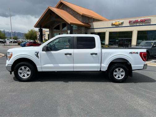 Oxford White 2022 Ford F-150 XLT