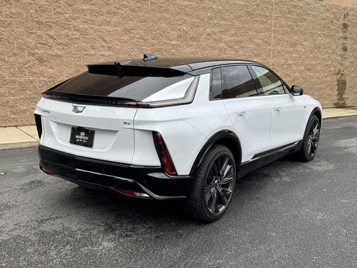 Vibrant White Tricoat 2027 Cadillac LYRIQ Signature Sport