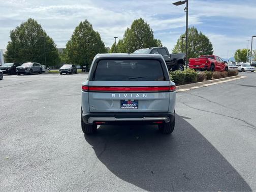2024 Rivian R1S Adventure