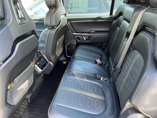 2024 Rivian R1S Adventure