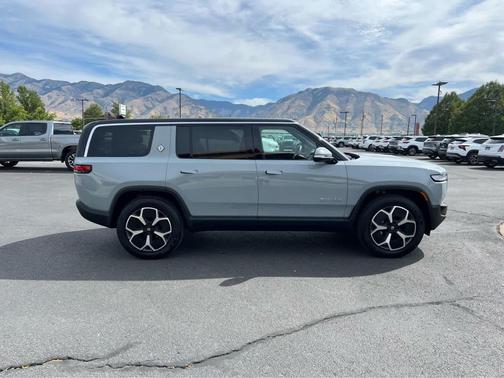 2024 Rivian R1S Adventure