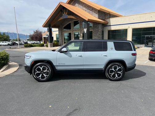 2024 Rivian R1S Adventure