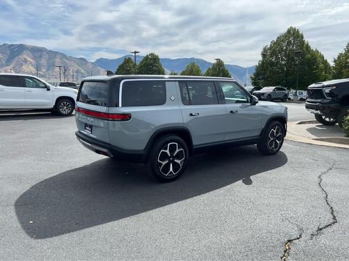 2024 Rivian R1S Adventure