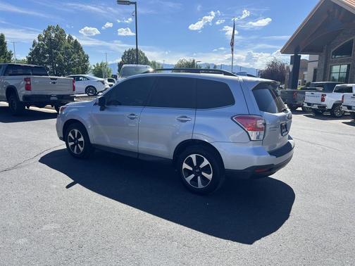 Ice Silver Metallic 2018 Subaru Forester 2.5i Limited