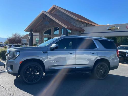 2023 GMC Yukon SLT