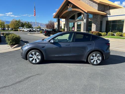 2023 Tesla Model Y Long Range Dual Motor All-Wheel Drive