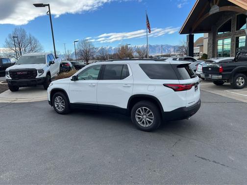 2023 Chevrolet Traverse LT Cloth