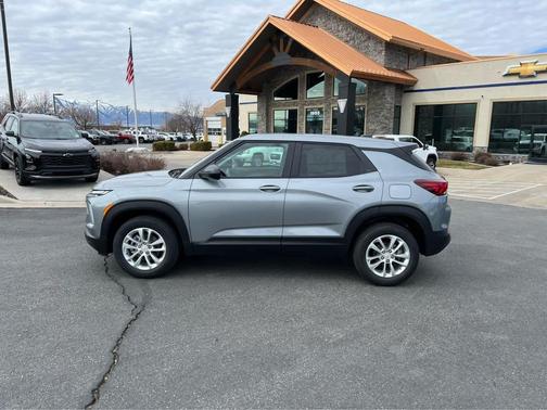 Sterling Gray Metallic 2026 Chevrolet Trailblazer LS