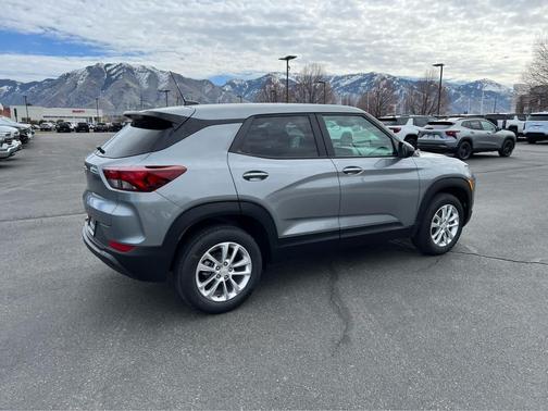 Sterling Gray Metallic 2026 Chevrolet Trailblazer LS