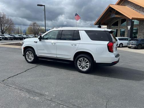 White Frost Tricoat 2022 GMC Yukon SLT