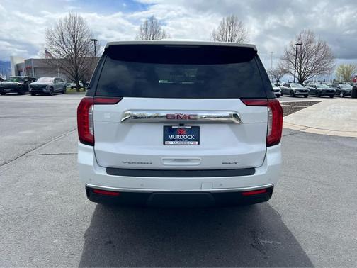 White Frost Tricoat 2022 GMC Yukon SLT