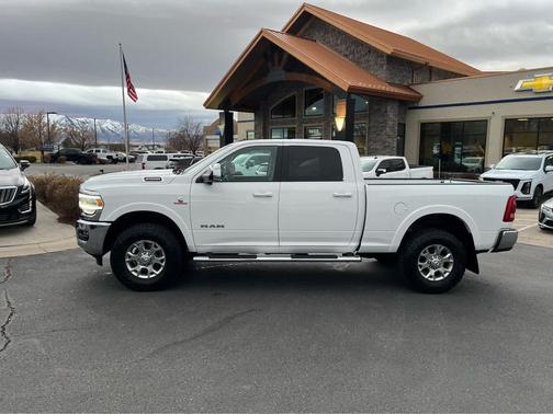 2019 RAM 2500 Laramie Crew Cab 4x4 6'4' Box