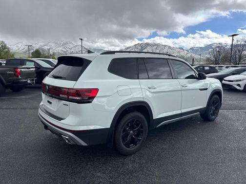 2025 Volkswagen Atlas 2.0T Peak Edition