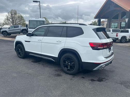 Pure White 2025 Volkswagen Atlas 2.0T Peak Edition