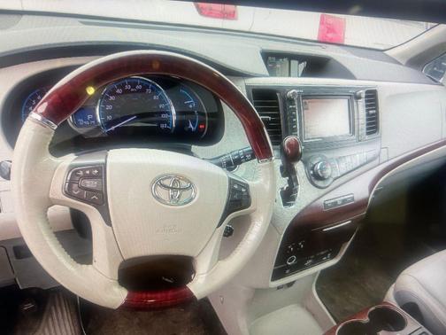 2013 Toyota Sienna XLE