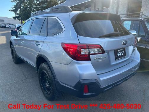 Ice Silver Metallic 2018 Subaru Outback 2.5i Premium