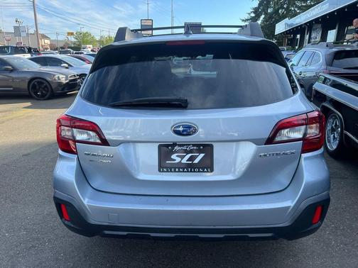 Ice Silver Metallic 2018 Subaru Outback 2.5i Premium