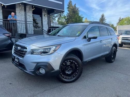 Ice Silver Metallic 2018 Subaru Outback 2.5i Premium