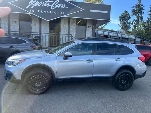 Ice Silver Metallic 2018 Subaru Outback 2.5i Premium