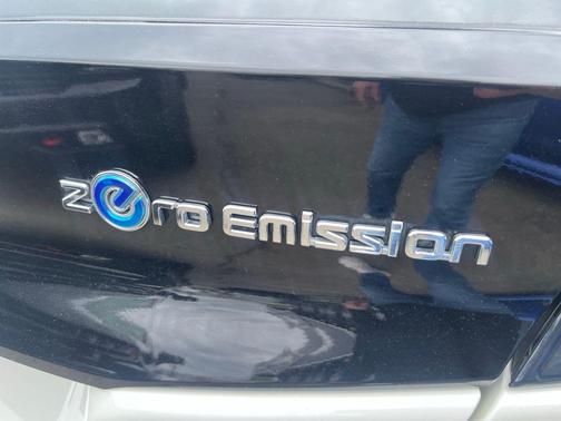 2-Tone White/Black 2021 Nissan Leaf SL PLUS 62 kWh