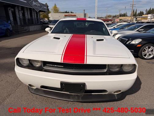 Bright White Clearcoat 2014 Dodge Challenger SXT