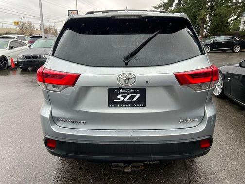 Celestial Silver Metallic 2019 Toyota Highlander XLE