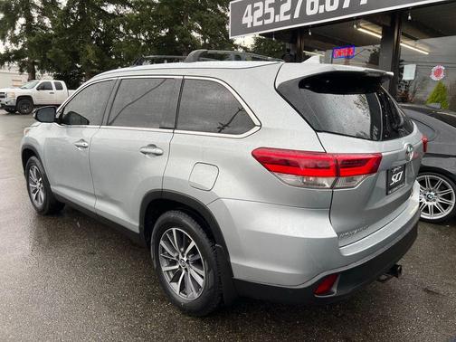 Celestial Silver Metallic 2019 Toyota Highlander XLE
