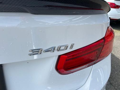 Alpine White 2017 BMW 340 340i