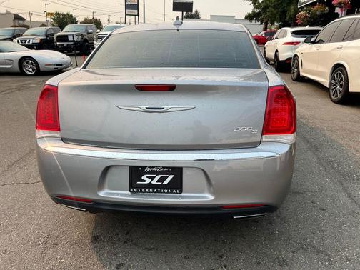 2017 Chrysler 300C Base