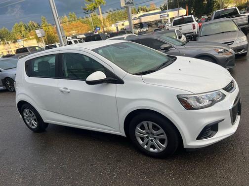 Summit White 2020 Chevrolet Sonic FWD Hatchback 1FL 5-Door