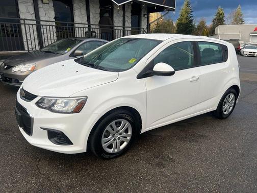 Summit White 2020 Chevrolet Sonic FWD Hatchback 1FL 5-Door