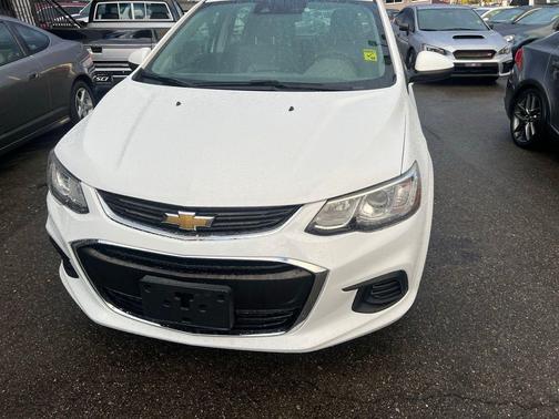 Summit White 2020 Chevrolet Sonic FWD Hatchback 1FL 5-Door