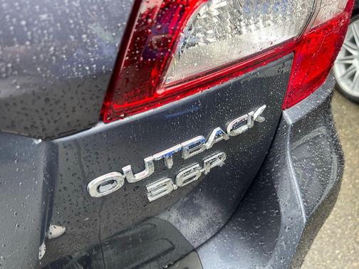 Carbide Gray Metallic 2017 Subaru Outback 3.6R Limited