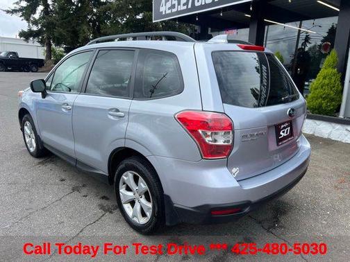 Ice Silver Metallic 2016 Subaru Forester 2.5i
