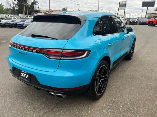 Blue 2021 Porsche Macan Macan