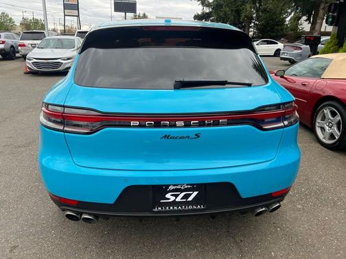 Blue 2021 Porsche Macan Macan