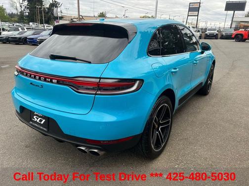 Blue 2021 Porsche Macan Macan