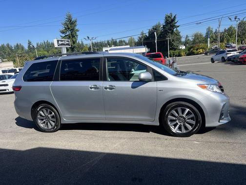 2020 Toyota Sienna LE