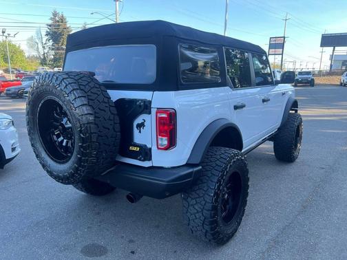 Oxford White 2023 Ford Bronco Black Diamond