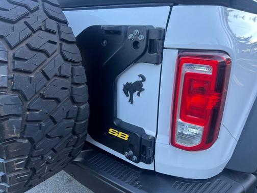 Oxford White 2023 Ford Bronco Black Diamond