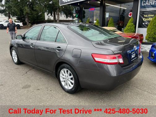 Magnetic Gray Metallic 2011 Toyota Camry XLE
