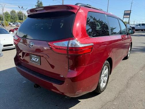2016 Toyota Sienna LE