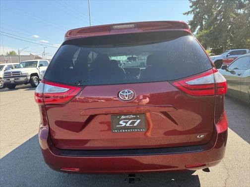 2016 Toyota Sienna LE