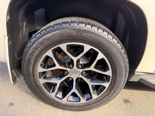 White Diamond Tricoat 2013 Chevrolet Avalanche LTZ